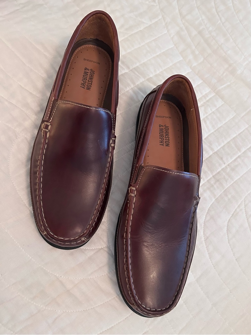 Johnston & Murphy Men's Sheepskin Leather Slip-On Loafers